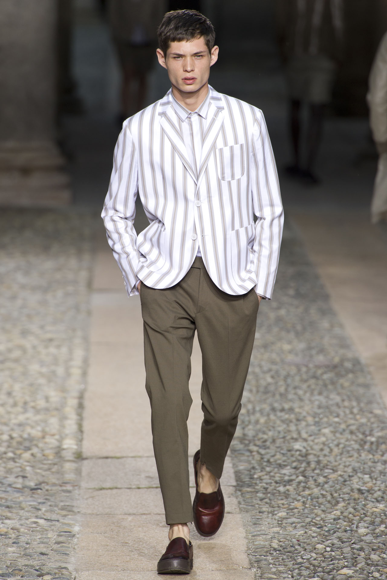 Neil Barrett 13bDƬ
