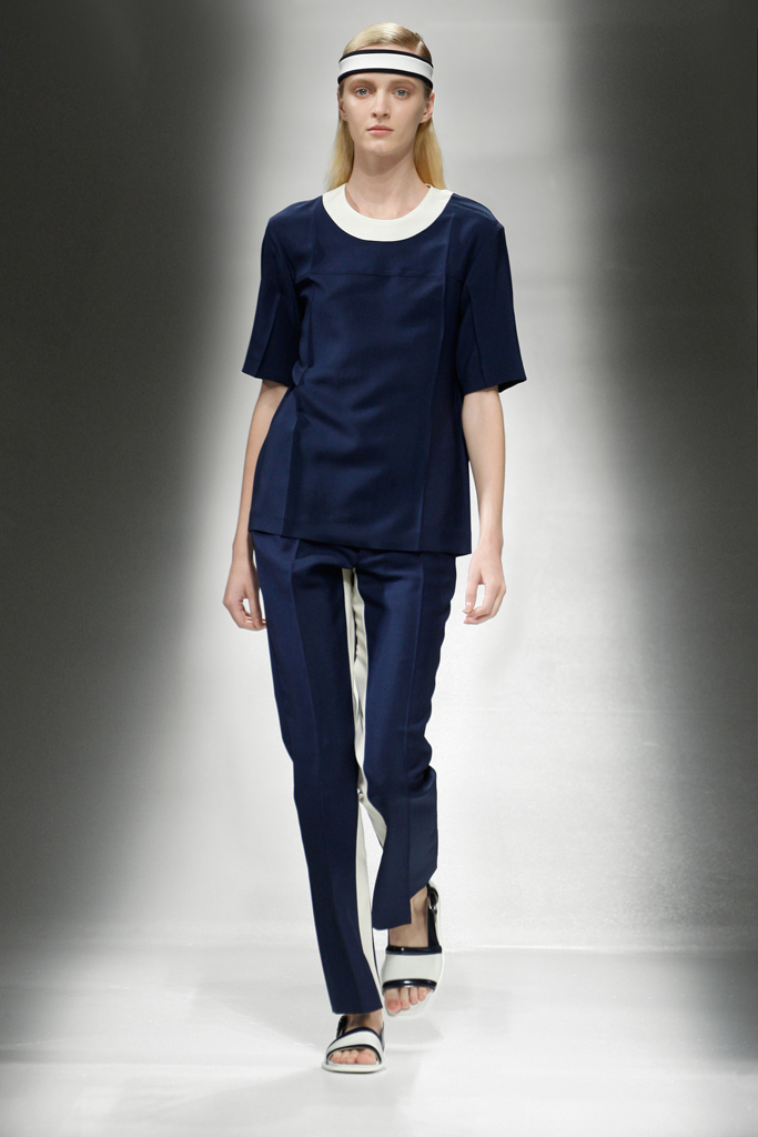 Prada 13紺DƬ