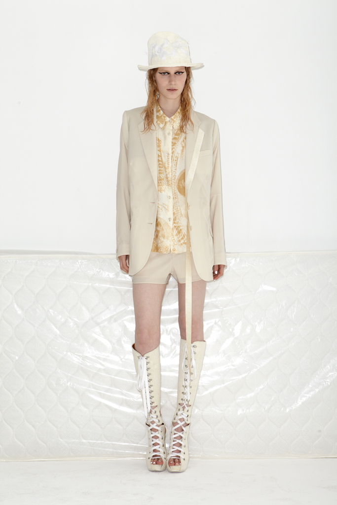Acne 13紺DƬ