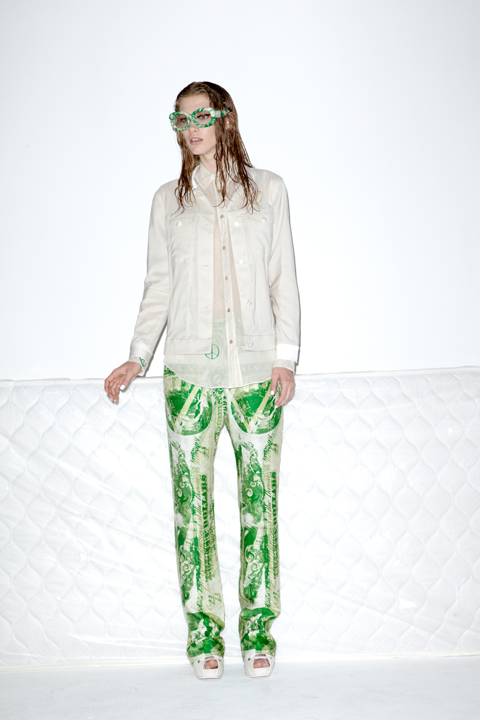 Acne 13紺DƬ