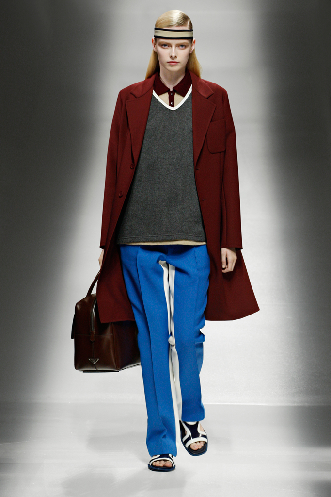 Prada 13紺DƬ