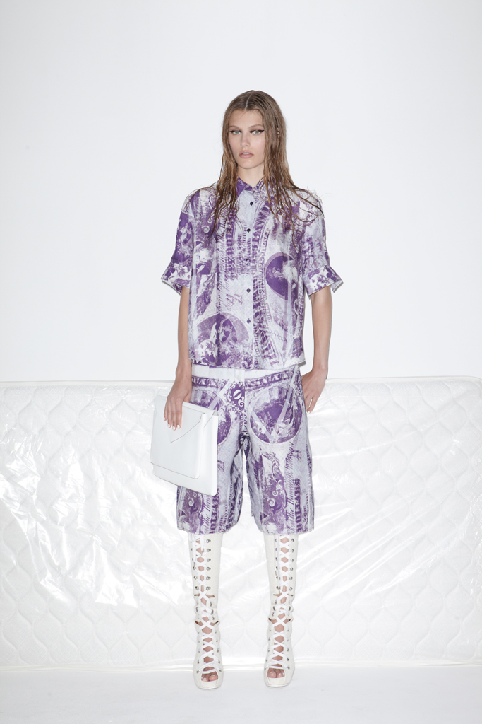 Acne 13紺DƬ