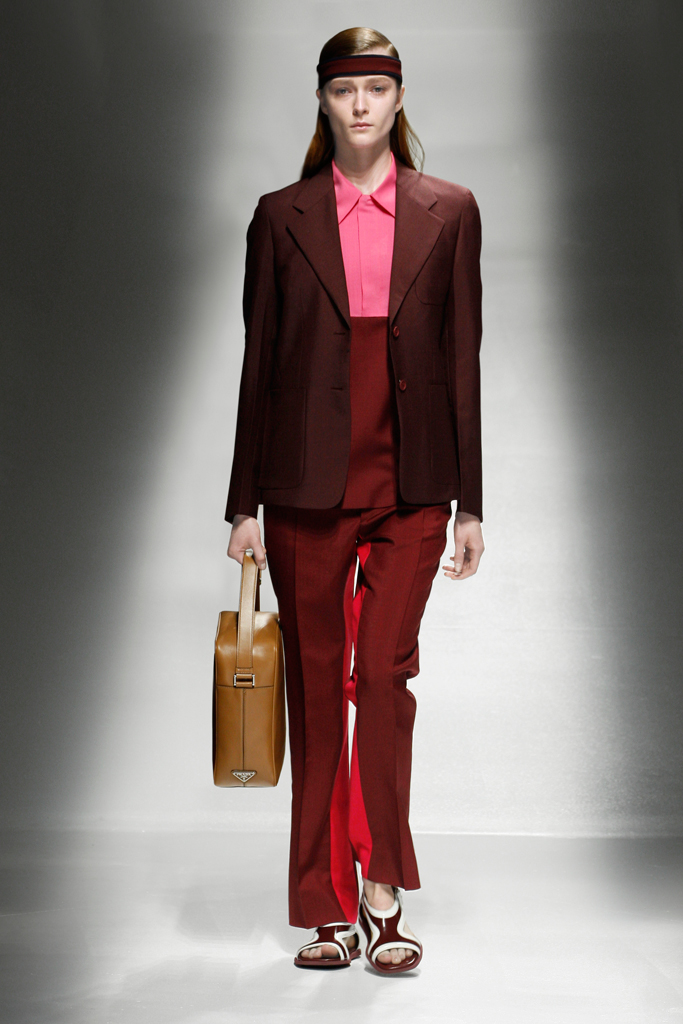 Prada 13紺DƬ