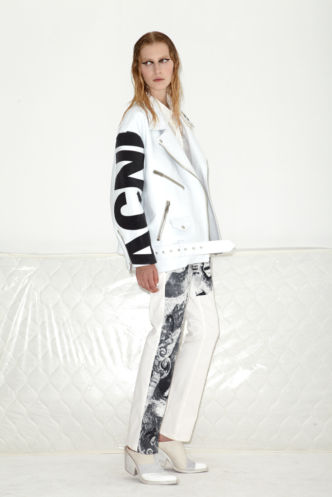 Acne 13紺DƬ
