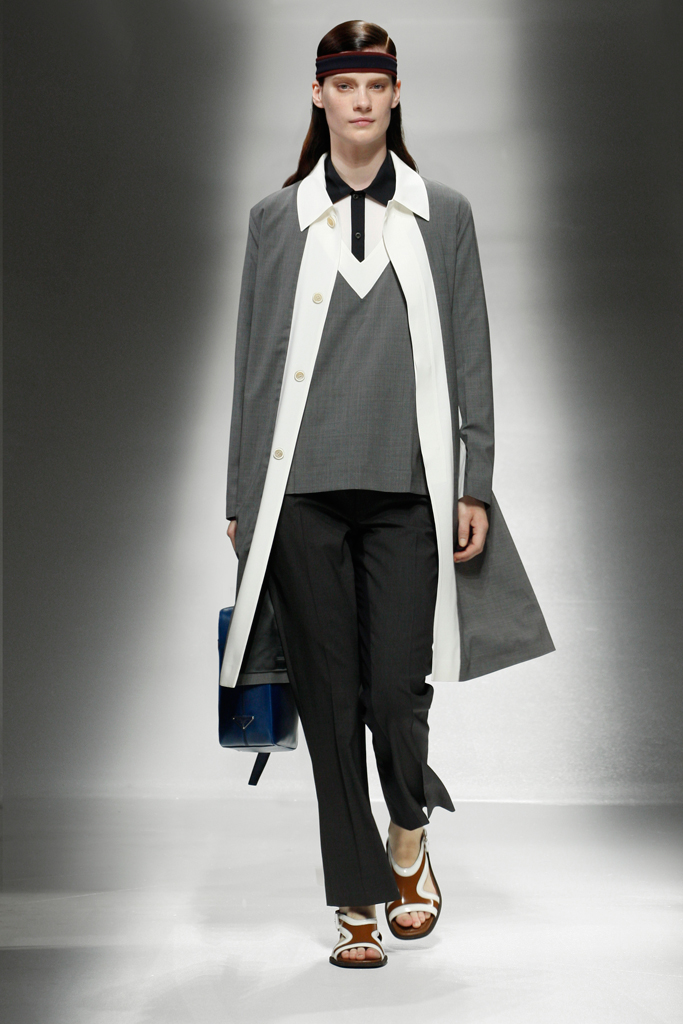 Prada 13紺DƬ