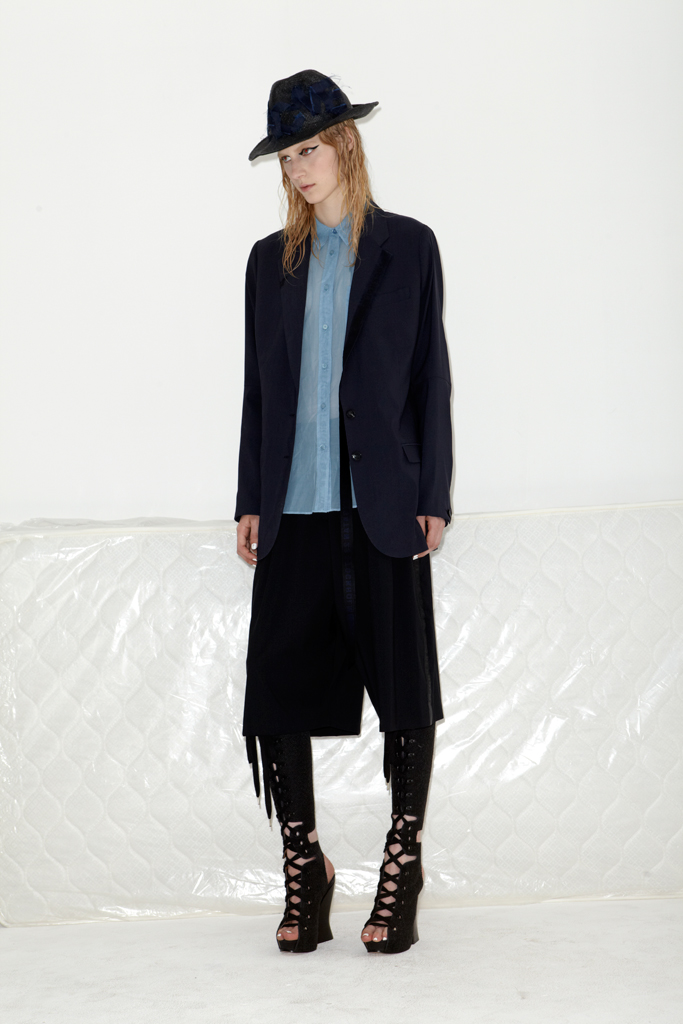 Acne 13紺DƬ