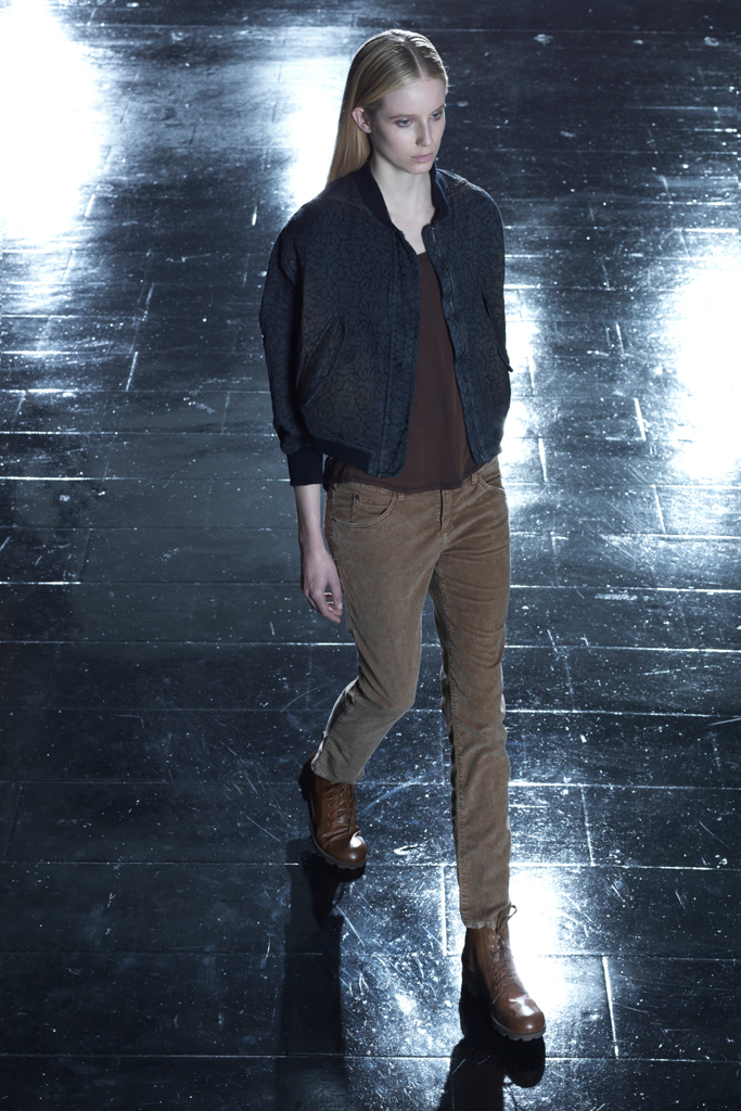 Theyskens Theory 13紺DƬ