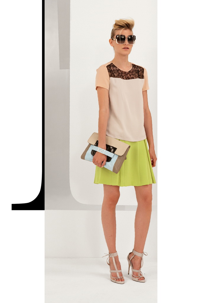 DVF 13紺DƬ