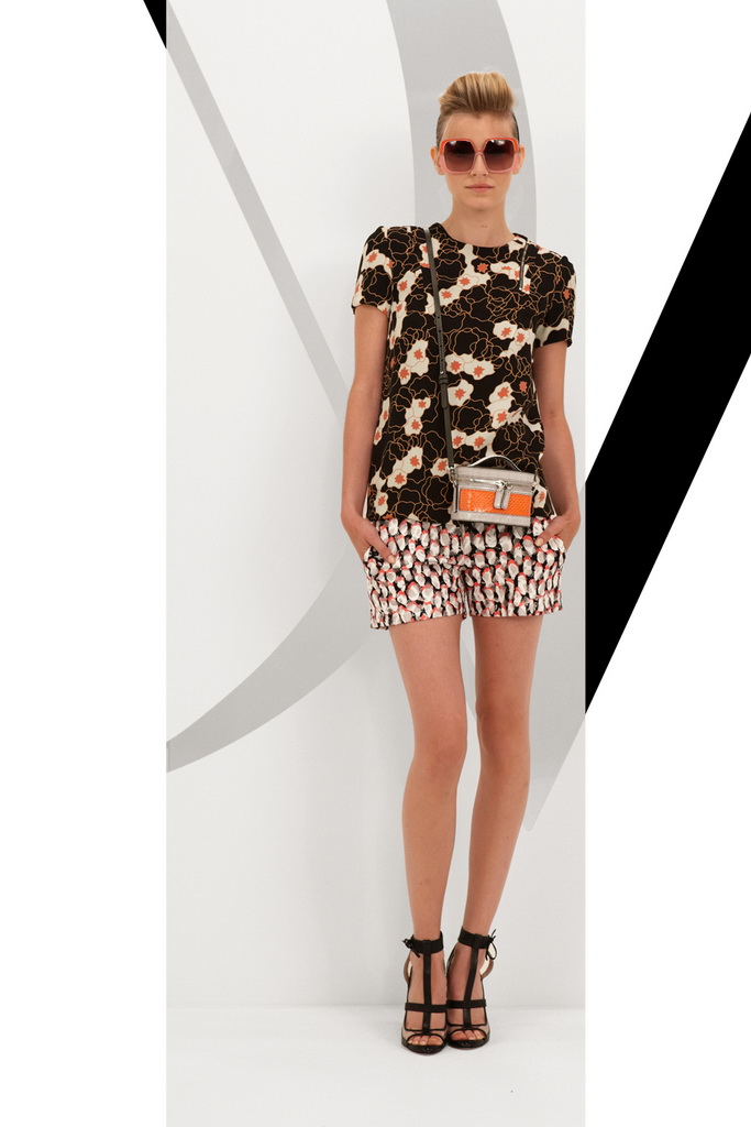 DVF 13紺DƬ