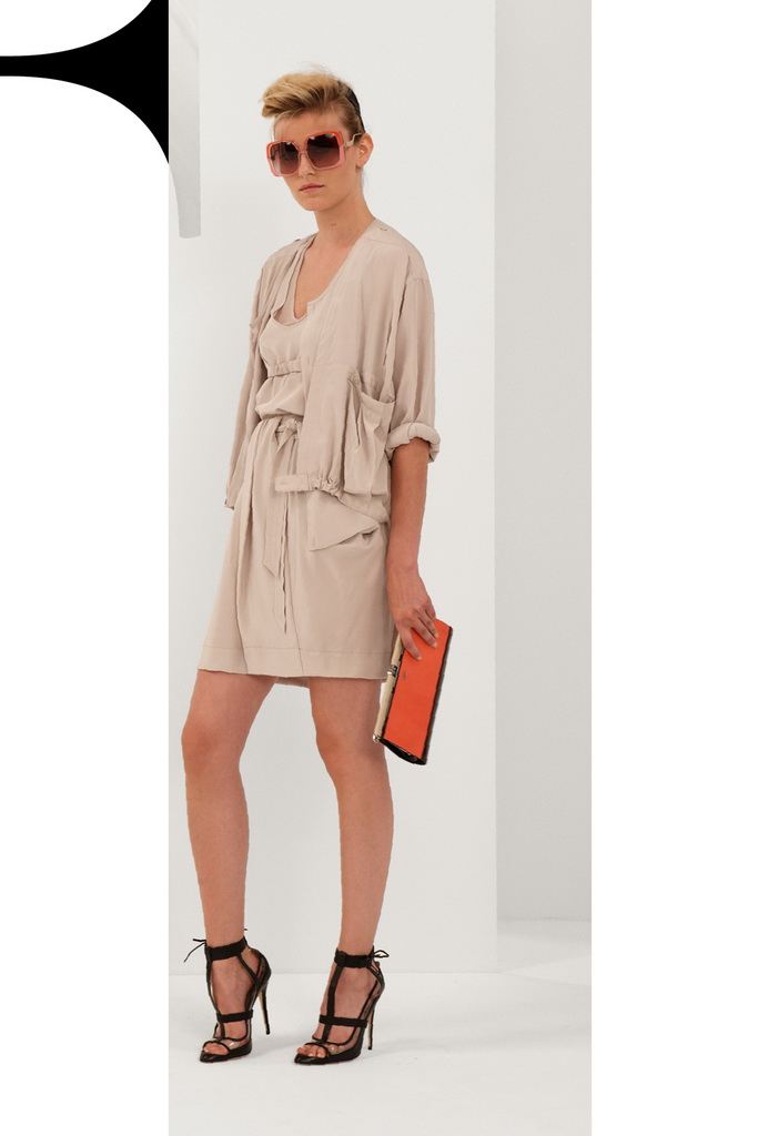 DVF 13紺DƬ