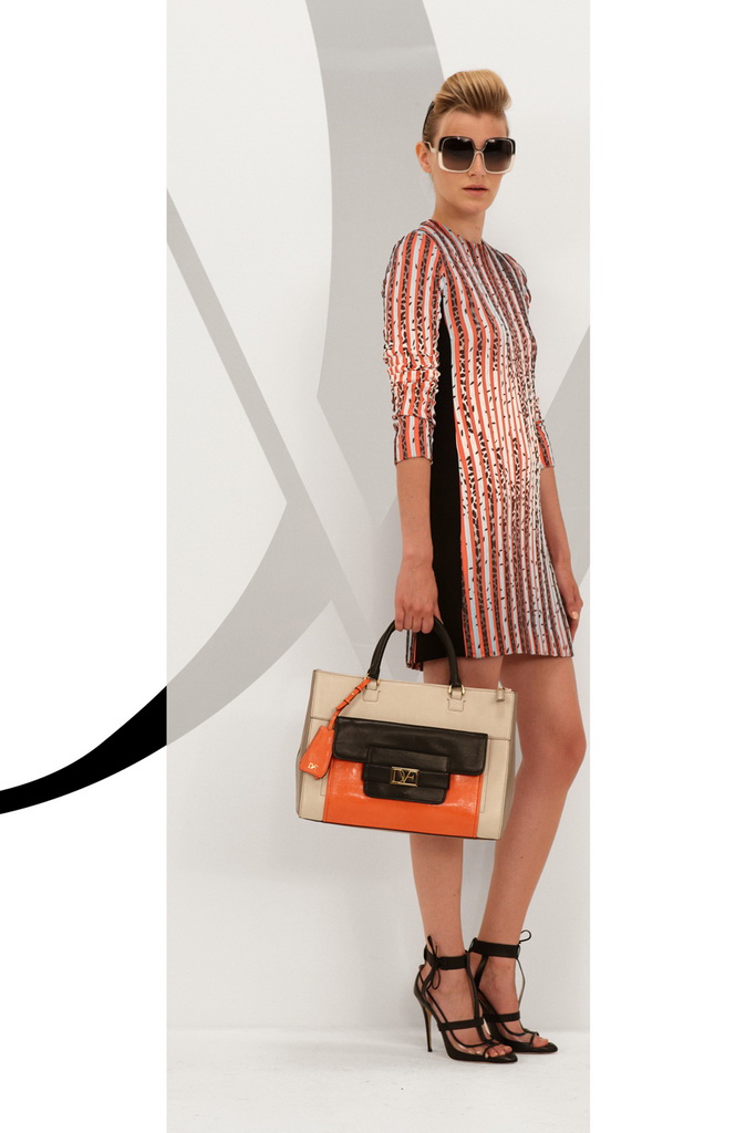 DVF 13紺DƬ