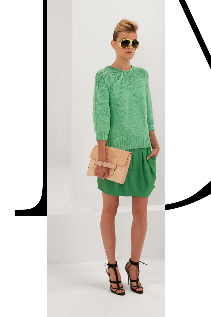 DVF 13紺DƬ