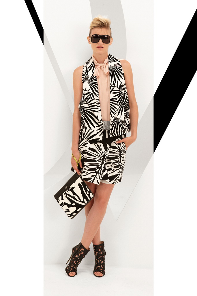 DVF 13紺DƬ