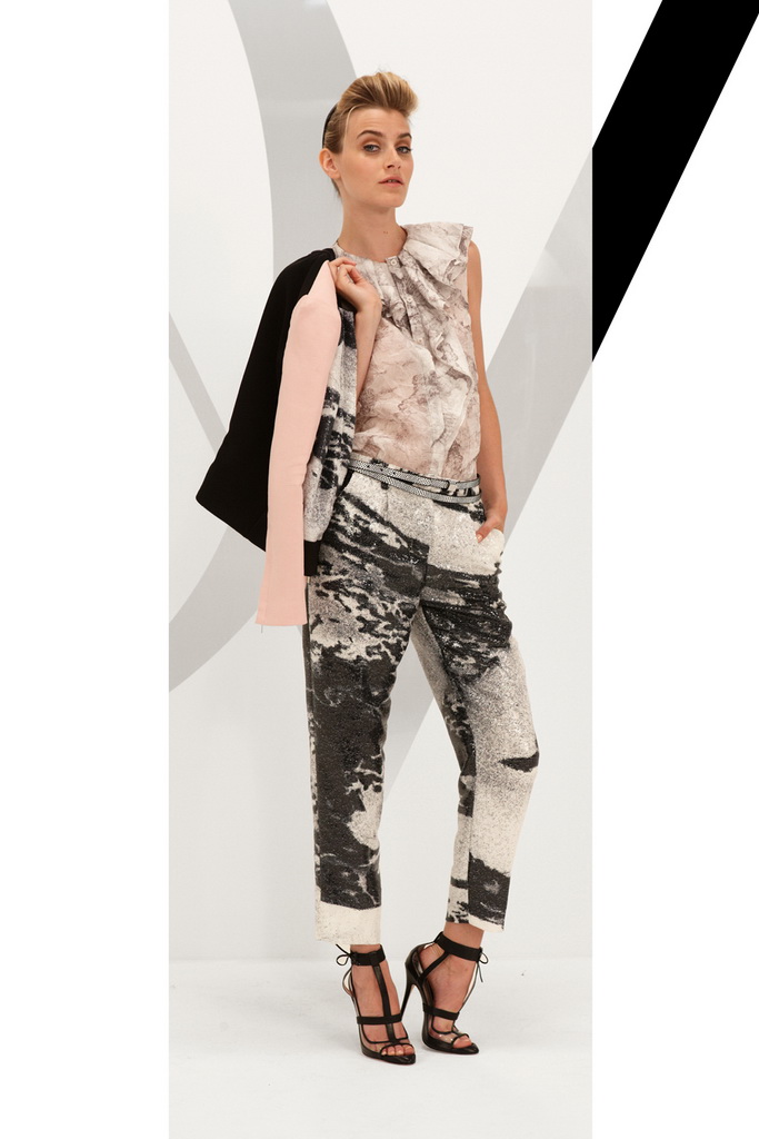 DVF 13紺DƬ