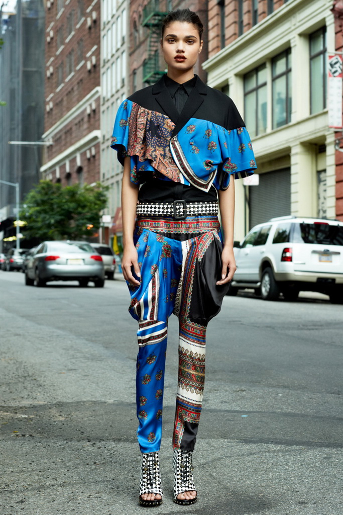 Givenchy 13紺DƬ