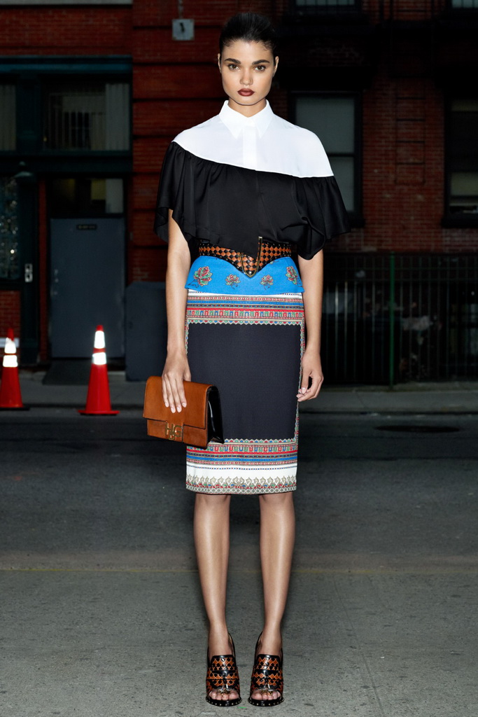 Givenchy 13紺DƬ
