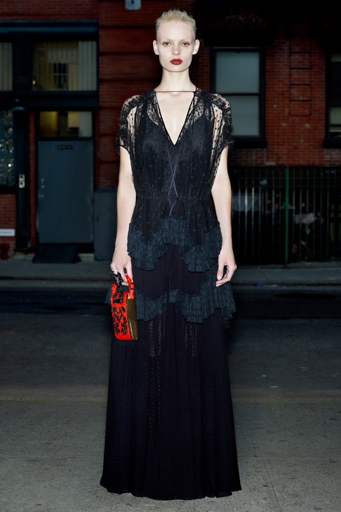 Givenchy 13紺DƬ