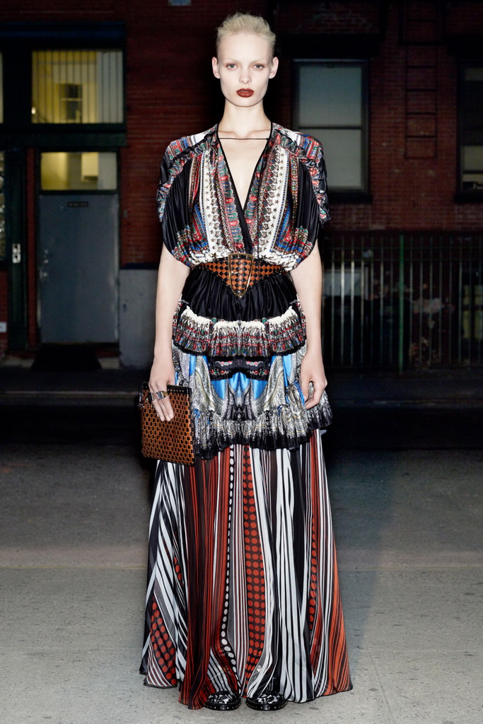 Givenchy 13紺DƬ