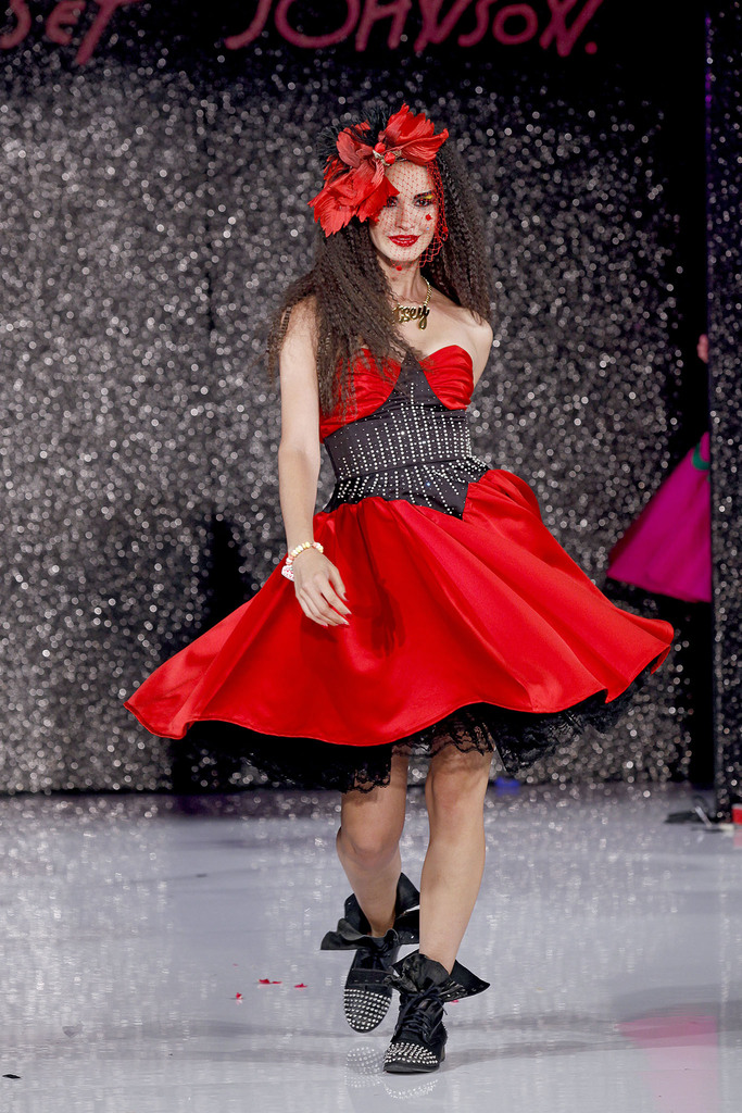 Betsey Johnson 2013DƬ