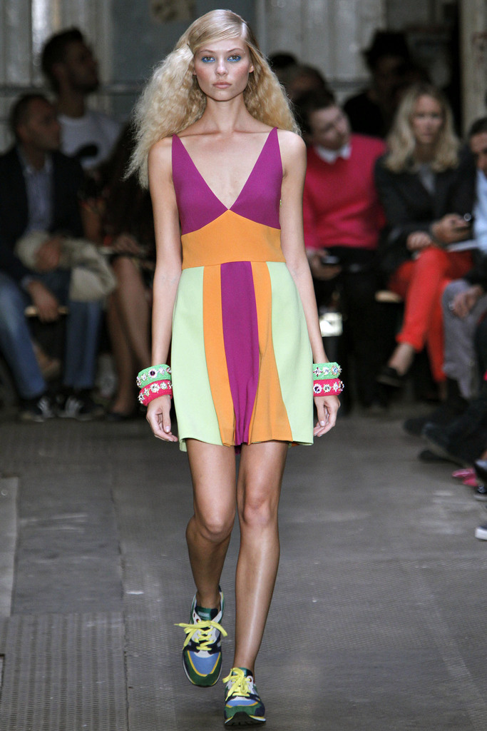 Moschino Cheap And Chic 2013(chng)DƬ