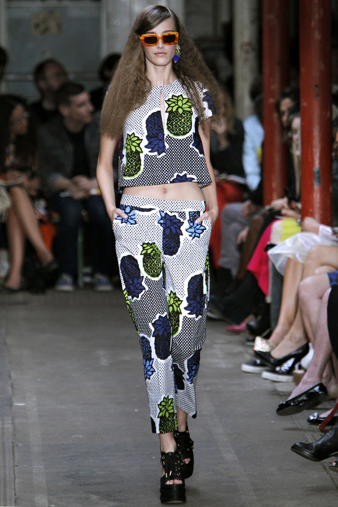 Moschino Cheap And Chic 2013DƬ
