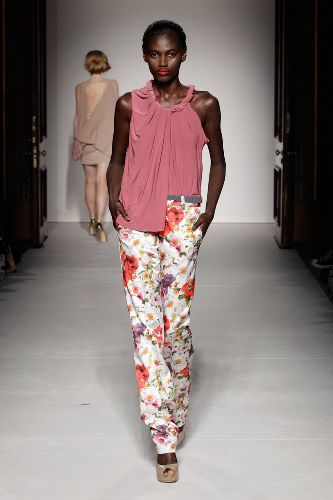 Ashley Isham 2013DƬ