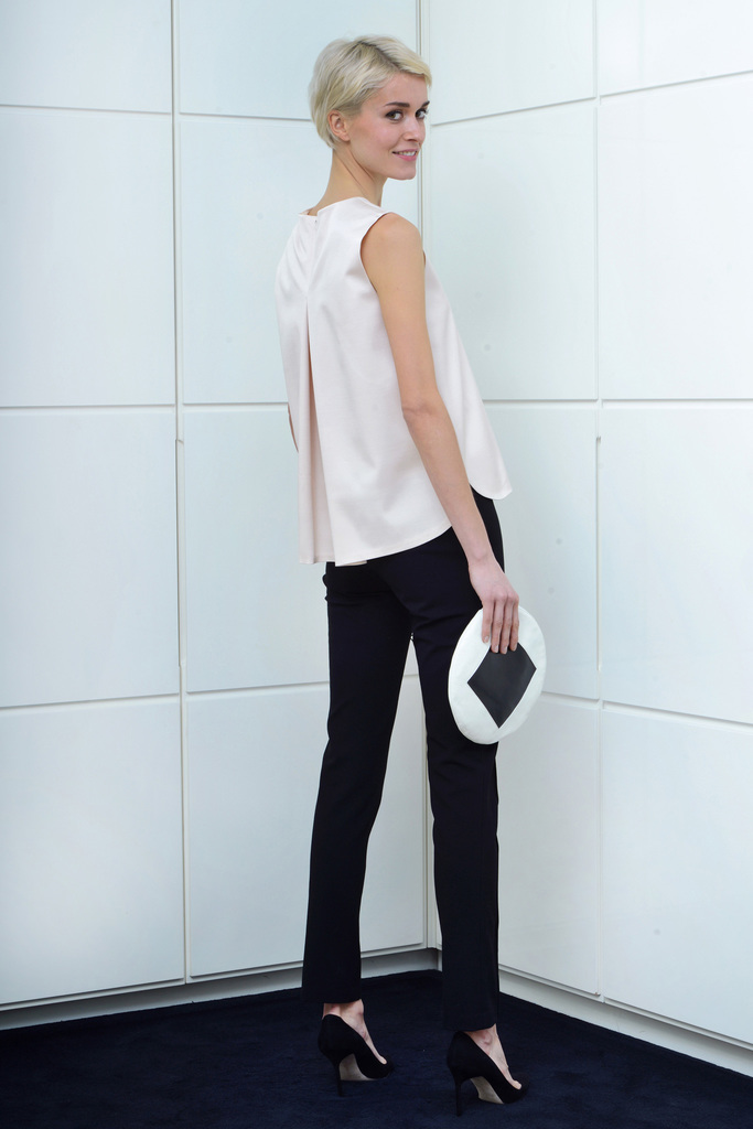 Lisa Perry 2013(chng)DDƬ