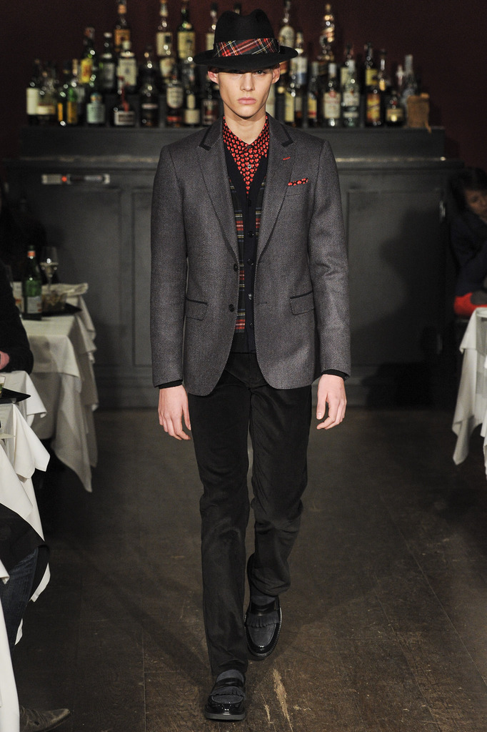 Moschino 2013ﶬbDDƬ