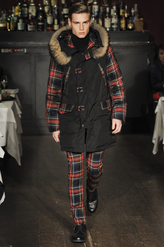 Moschino 2013ﶬbDDƬ
