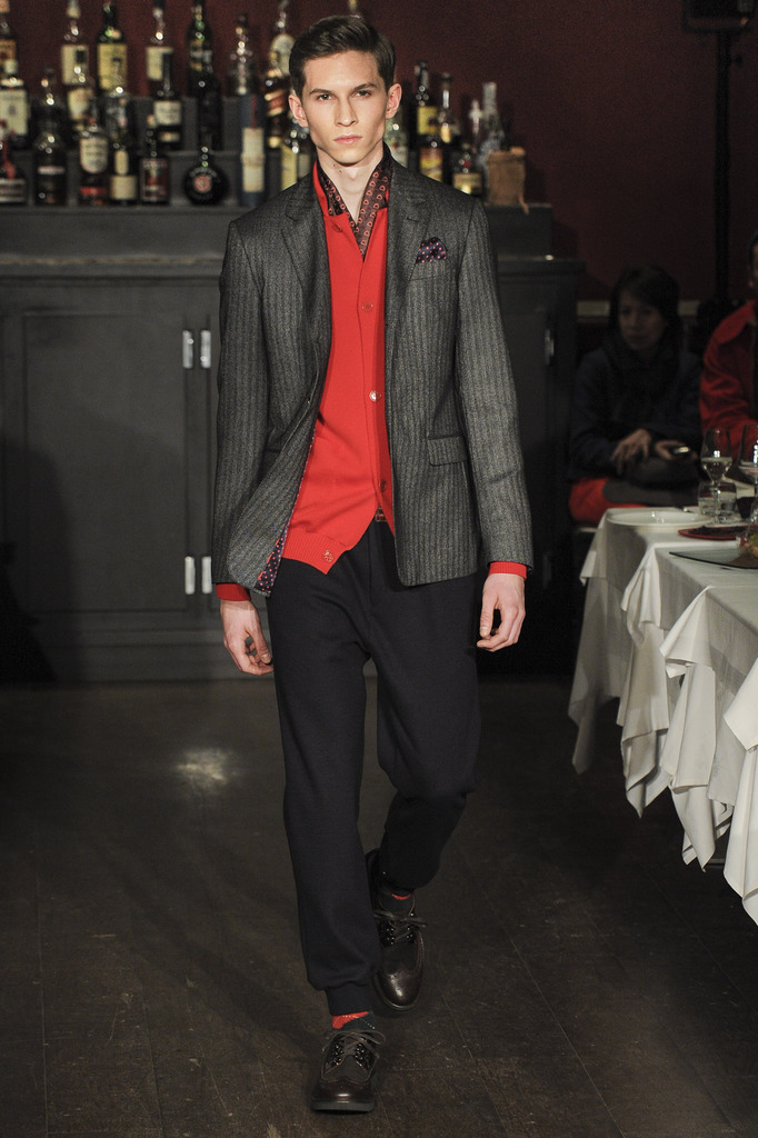 Moschino 2013ﶬbDDƬ