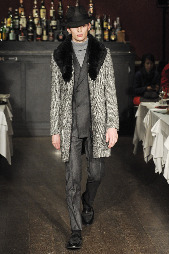Moschino 2013ﶬbDDƬ