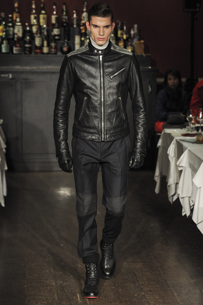 Moschino 2013ﶬbDDƬ