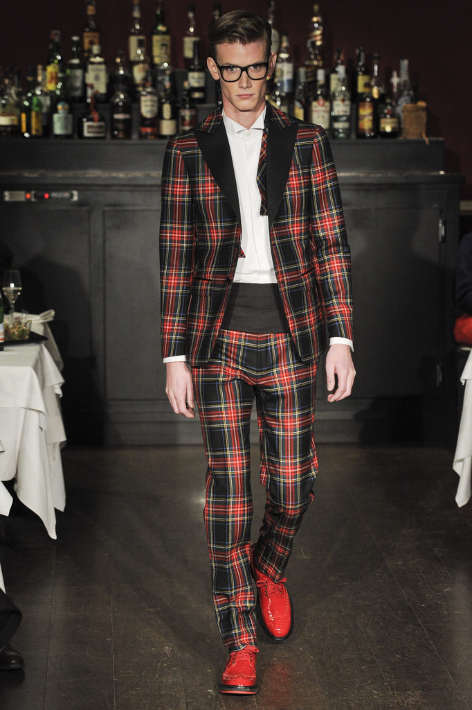 Moschino 2013ﶬbDDƬ