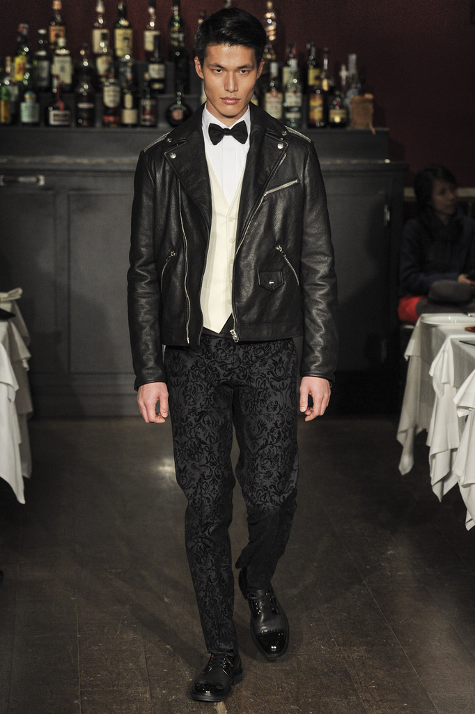 Moschino 2013ﶬbDDƬ