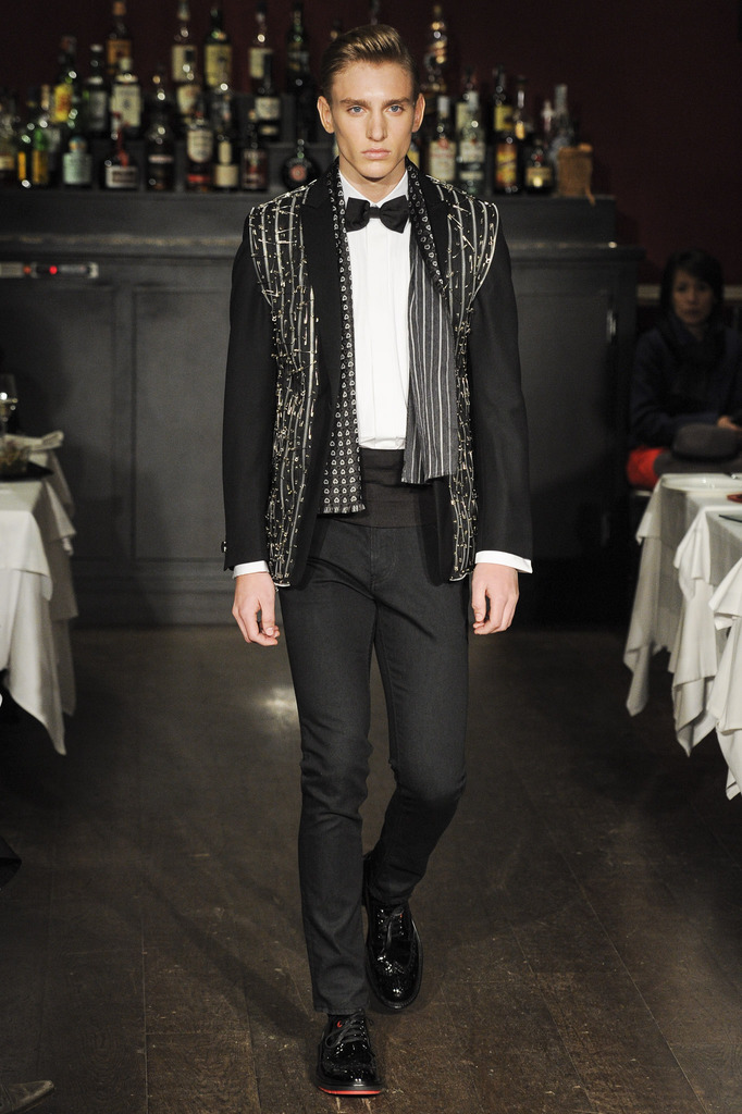 Moschino 2013ﶬbDDƬ