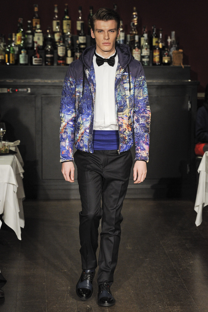 Moschino 2013ﶬbDDƬ