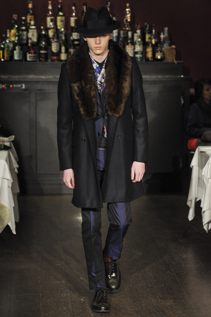 Moschino 2013ﶬbDDƬ