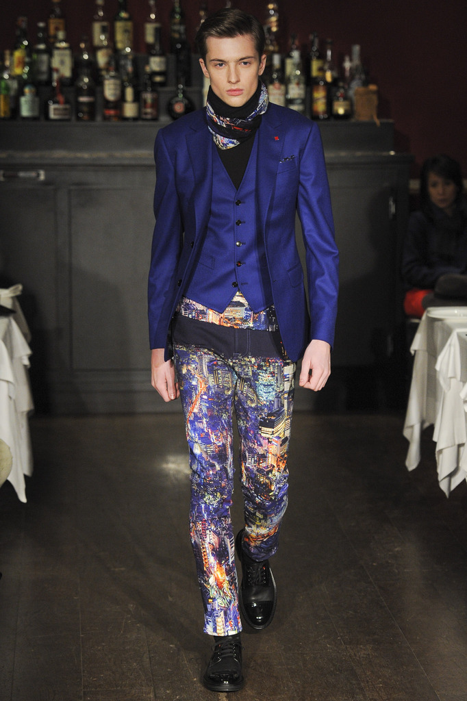 Moschino 2013ﶬbDDƬ