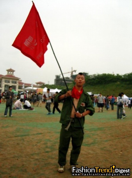 答應這個哥哥的，宣傳一下：爬行，increep.com ，致力于地下樂隊和獨立音樂小眾推廣的門戶網站。 