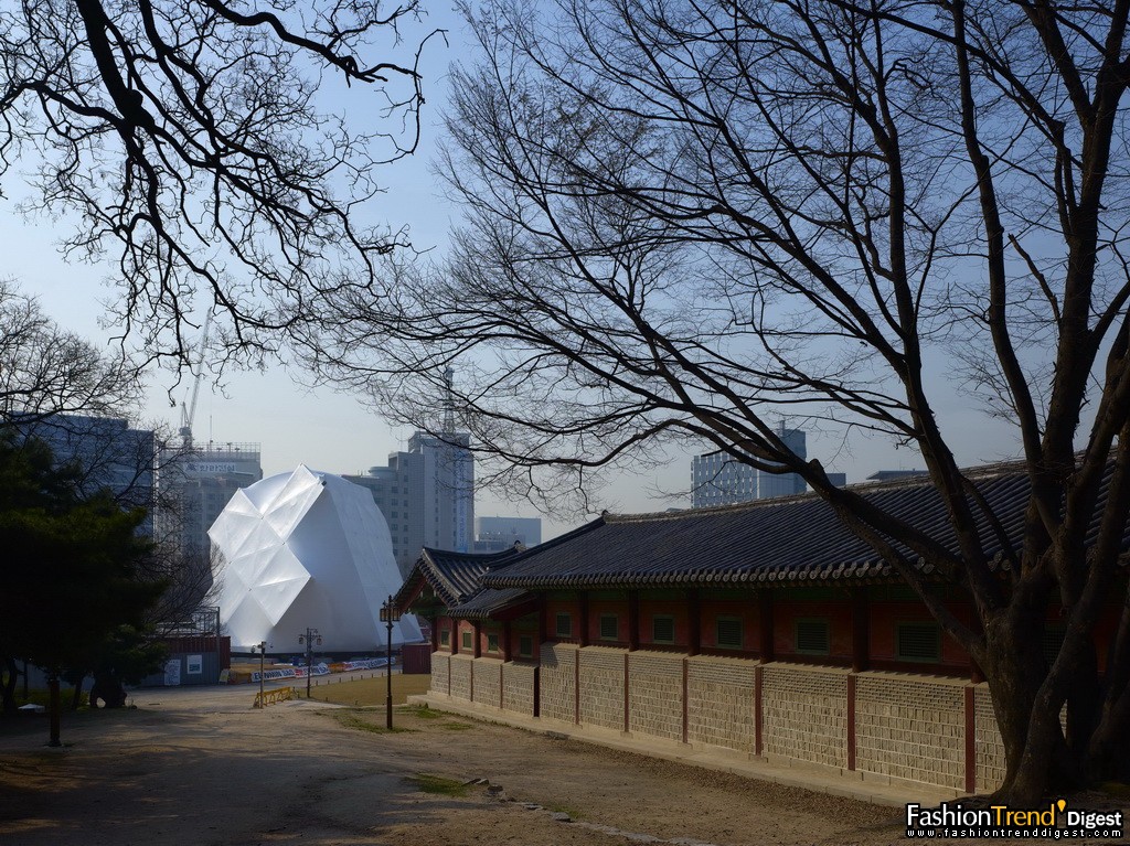 Prada與建筑師Rem Koolhaas合作的Transformer項目外觀 