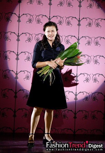 4月21日：Tracey Ullman的系列State of the union極像Miuccia Prada上一季的設(shè)計(jì)。圖為Tracey Ullman。 