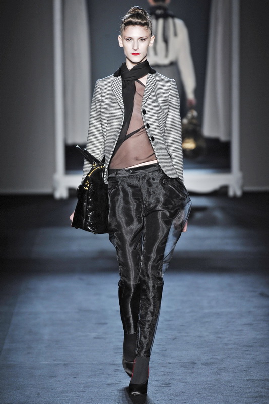 Moschino 09ﶬDƬ