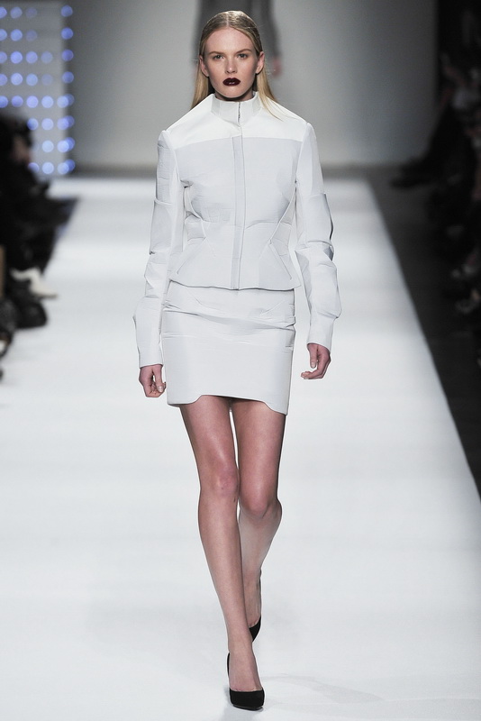 Hussein Chalayan 09ﶬDƬ