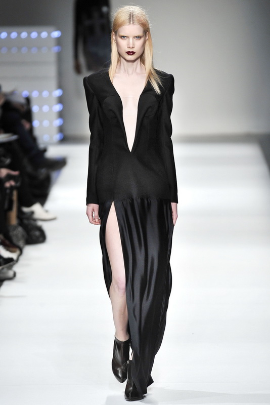 Hussein Chalayan 09ﶬDƬ