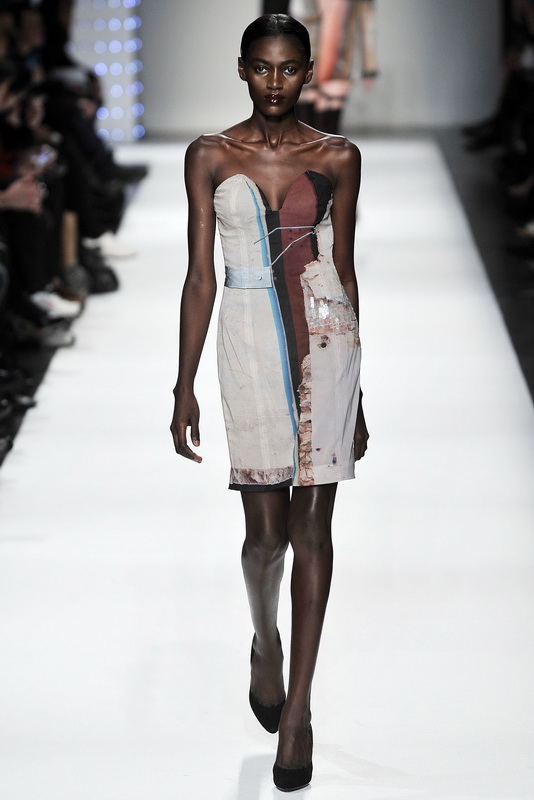 Hussein Chalayan 09ﶬDƬ