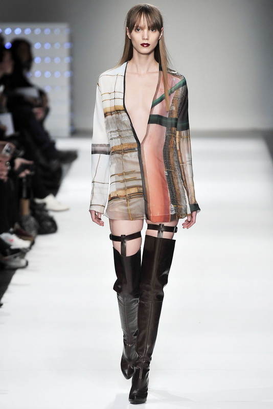 Hussein Chalayan 09ﶬDƬ