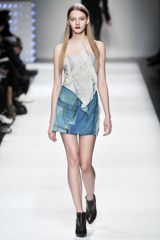 Hussein Chalayan 09ﶬDƬ