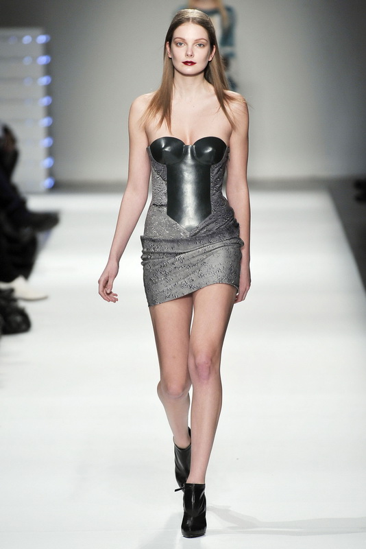 Hussein Chalayan 09ﶬDƬ