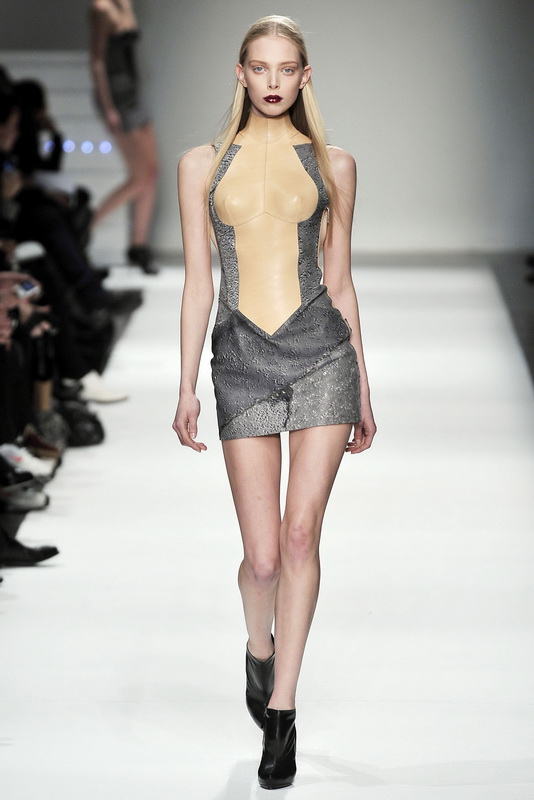 Hussein Chalayan 09ﶬDƬ