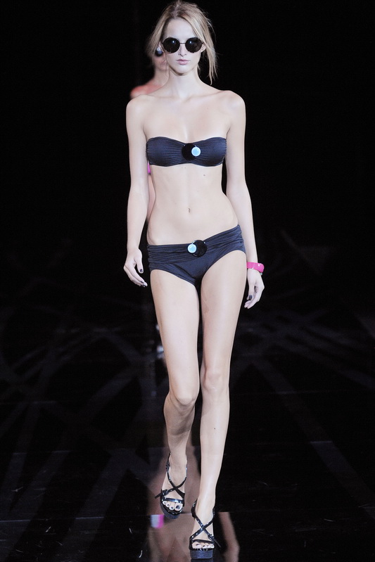 Emporio Armani 10ĸDƬ
